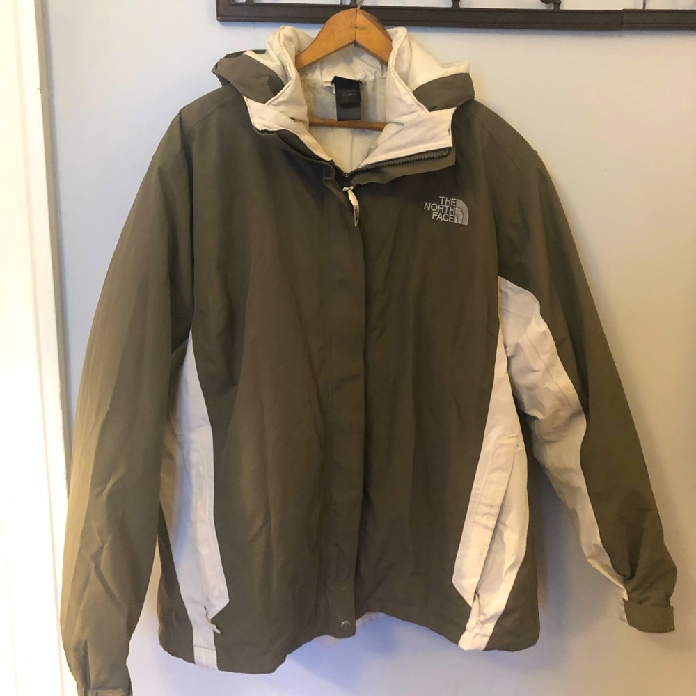 Women’s North Face Hyvent Jacket. Excellent condition.